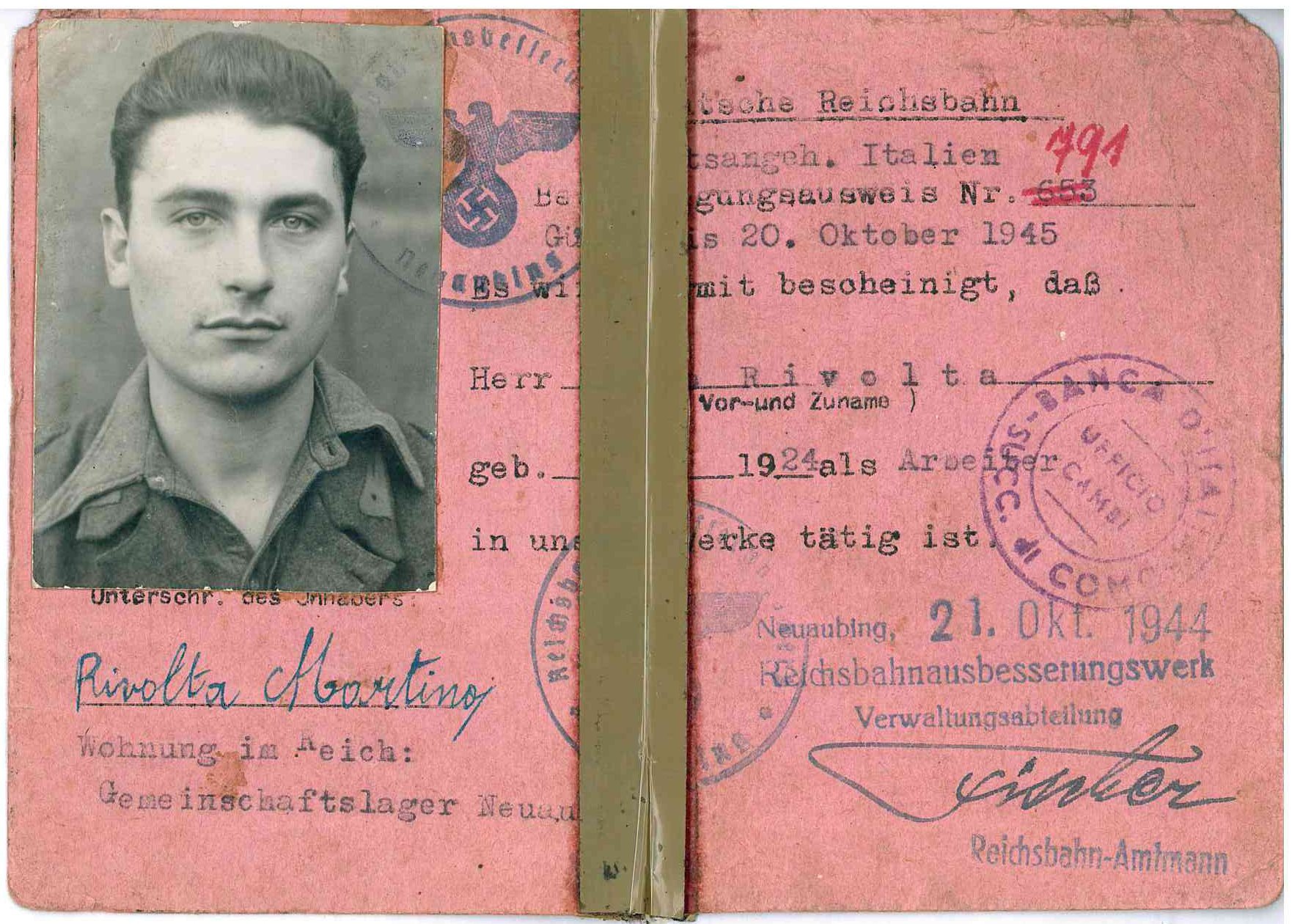 Rosafarbener Ausweis mit der Nummer 791, Passfoto und Unterschrift von Martino Rivolta. Abgestempelt am 21. Oktober 1944.